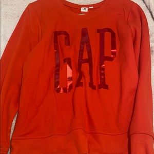 GAP crew neck red